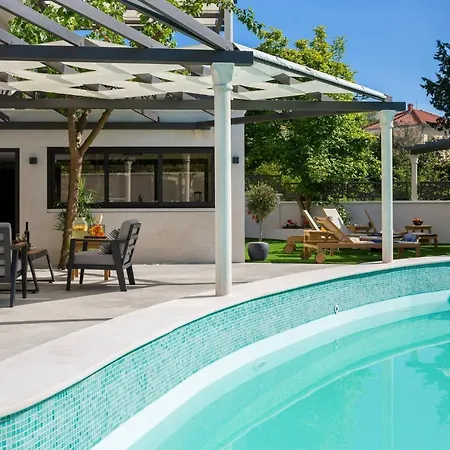 Magnificent Scorpaena With Heated Swimming P Villa *