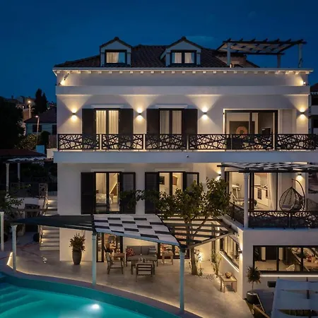 Magnificent Scorpaena With Heated Swimming P Villa *