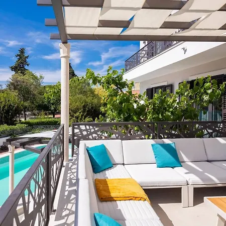 Magnificent Scorpaena With Heated Swimming P